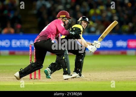 Gloucestershires Miles Hammond (rechts) schlägt während des Spiels Vitality Blast T20 Final in Edgbaston, Birmingham. Bilddatum: Samstag, 14. September 2024. Stockfoto