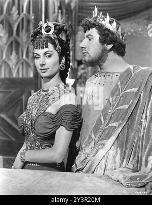 PATRICIA LAFFAN als Poppaea und PETER USTINOV als Kaiser Nero in QUO VADIS 1951 Regisseur MERVYN LEROY Roman HENRYK SIENKIEWICZ Drehbuch JOHN LEE MAHIN, S.N. BEHRMAN und SONYA LEVIEN Musik MIKLOS ROZSA Cinematographie WILLIAM S. SKALL und ROBERT SURTEES Kostüme nachgestellt von HERSCHEL McCoy Produzent SAM ZIMBALIST Metro Goldwyn Mayer Stockfoto