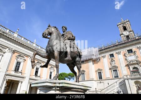 Reiterstatue von Marcus Aurelius an der Piazza del Campidoglio, Rom, Italien. Stockfoto