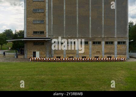 „Speicher Gramzow“ ist ein renoviertes Getreidesilo aus dem Jahr 1954, das 2024 zum Industriemonument erklärt wurde. Stockfoto