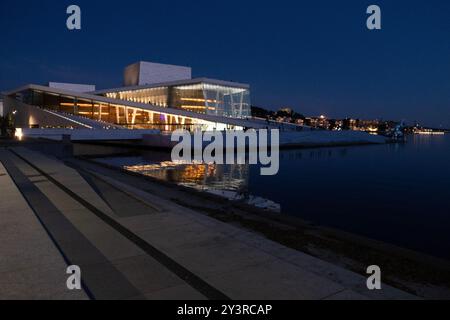 Das Opernhaus Oslo - Operahuset - Heimstadion der norwegischen Nationaloper und des norwegischen Opernhauses Oslofjord, Oslo Norwegen Stockfoto