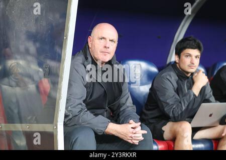 Der Cheftrainer des FC Torpedo Kutaisi Steve Kean beim Spiel der georgischen Fußballliga 2024 zwischen dem FC Dinamo Tbilisi und dem FC Torpedo Kutaisi in der Boris Paitchadze Dinamo Arena am 18. August 2024 in Tiflis, Georgien. Tbilisi Dinamo Arena benannt nach Boris Paichadze, Akaki Tsereteli Avenue, Didube, Tiflis, 0154, Georgia Georgia Copyright: xArturxStabulnieksx 652379 Stockfoto