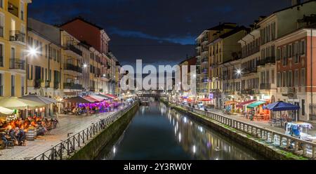 MAILAND, ITALIEN - 6. MÄRZ 2024: Die Navigli in der Abenddämmerung. Stockfoto