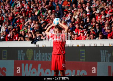 Freiburg, Deutschland. September 2024. Christian Günter (SC Freiburg) beim Spiel der 1. FBL: 24-25:3. Sptg. SC Freiburg - VfL Bochum DFL-VORSCHRIFTEN VERBIETEN JEDE VERWENDUNG VON FOTOGRAFIEN ALS BILDSEQUENZEN UND/ODER QUASI-VIDEONann Credit: dpa/Alamy Live News Stockfoto