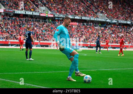 Freiburg, Deutschland. September 2024. Torwart Patrick Drewes (VfL Bochum) beim Spiel der 1. FBL: 24-25:3. Sptg. SC Freiburg - VfL Bochum DFL-VORSCHRIFTEN VERBIETEN JEDE VERWENDUNG VON FOTOGRAFIEN ALS BILDSEQUENZEN UND/ODER QUASI-VIDEONann Credit: dpa/Alamy Live News Stockfoto