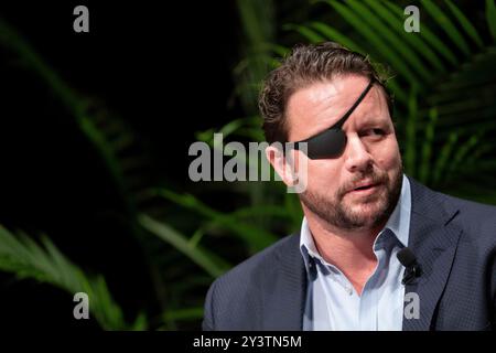 Austin, Tx, USA. September 2024. Der US-Repräsentant DAN CRENSHAW, R-Houston, spricht während einer Podiumsdiskussion am zweiten Tag des 14. Jährlichen Texas Tribune Festivals in der Innenstadt von Austin. Das Festival bringt Politiker und einflussreiche Denker aus dem öffentlichen Dienst zusammen, um aktuelle Ereignisse und Politik zu diskutieren. Crenshaw ist ein ehemaliges Navy SEAL und repräsentiert den 2. Kongressbezirk von Texas. (Kreditbild: © Bob Daemmrich/ZUMA Press Wire) NUR REDAKTIONELLE VERWENDUNG! Nicht für kommerzielle ZWECKE! Stockfoto