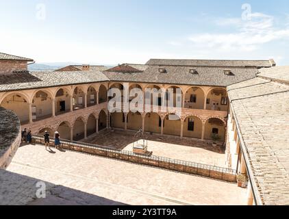 Religiöse Architektur der Basilika des Heiligen Franziskus von Assisi in Umbrien, Provinz Perugia, Italien. (Teil I). Stockfoto