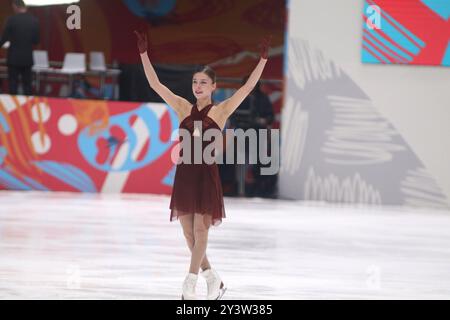 Sankt Petersburg, Russland. September 2024. Anna Frolova, in Aktion während der Verleihung eines kurzen Programms unter Frauen bei der Vorstellung von Control Verleih russischer Eiskunstläuferinnen im Yubileyny Sportkomplex. Quelle: SOPA Images Limited/Alamy Live News Stockfoto