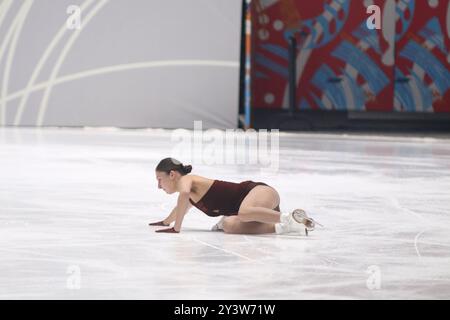 Sankt Petersburg, Russland. September 2024. Anna Frolova, in Aktion während der Verleihung eines kurzen Programms unter Frauen bei der Vorstellung von Control Verleih russischer Eiskunstläuferinnen im Yubileyny Sportkomplex. (Foto: Maksim Konstantinov/SOPA Images/SIPA USA) Credit: SIPA USA/Alamy Live News Stockfoto