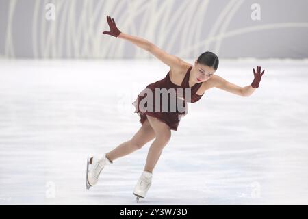 Sankt Petersburg, Russland. September 2024. Anna Frolova, in Aktion während der Verleihung eines kurzen Programms unter Frauen bei der Vorstellung von Control Verleih russischer Eiskunstläuferinnen im Yubileyny Sportkomplex. (Foto: Maksim Konstantinov/SOPA Images/SIPA USA) Credit: SIPA USA/Alamy Live News Stockfoto