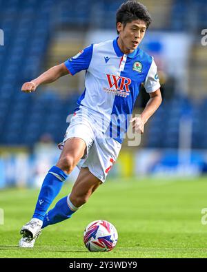 Ewood Park, Blackburn, Großbritannien. September 2024. EFL Championship Football, Blackburn Rovers gegen Bristol City; Yuki Ohashi von Blackburn Rovers mit dem Ball Credit: Action Plus Sports/Alamy Live News Stockfoto