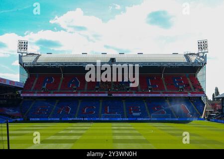 Selhurst Park, Selhurst, London, Großbritannien. September 2024. Premier League Football, Crystal Palace gegen Leicester City; The Holmesdale Road Stand Credit: Action Plus Sports/Alamy Live News Stockfoto