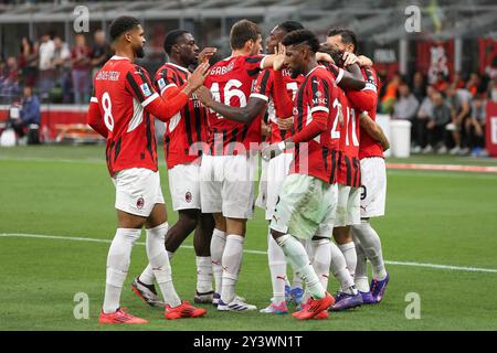 Mailand, Italien. September 2024. Italien, Mailand, 2024 09 14: Christian Pulisic (AC Milan) feiert mit seinen Teamkollegen das Tor 3-0 bei 25' während des Fußballspiels AC Mailand gegen Venezia FC, Serie A Tim 2024-2025 Day 4, San Siro Stadium. Italien, Mailand, 2024 09 14: AC Milan vs Venezia FC, Serie A Tim 2024-2025 Tag 4 im San Siro Stadion. (Kreditbild: © Fabrizio Andrea Bertani/Pacific Press via ZUMA Press Wire) NUR REDAKTIONELLE VERWENDUNG! Nicht für kommerzielle ZWECKE! Stockfoto