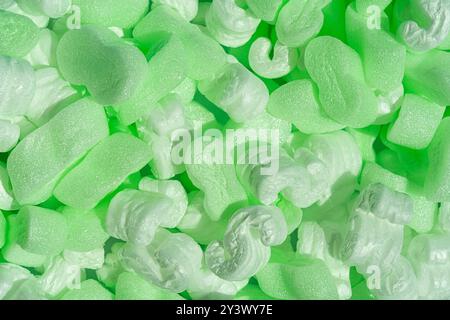 Nahaufnahme von Green and White Packing Peanuts Stockfoto