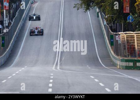 Baku City Circuit, Baku, Aserbaidschan. September 2024. Formel 1 großer Preis Aserbaidschans 2024; Freier Trainingstag; Daniel Ricciardo, George Russell während Training 2 Credit: Action Plus Sports/Alamy Live News Stockfoto