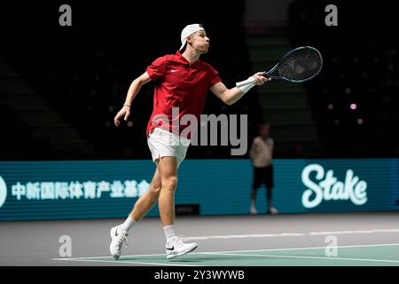 AO Arena, Manchester, Großbritannien. September 2024. Davis Cup Finals, Gruppenphase, Gruppe D Tag 3; Denis Shapovalov aus Kanada feiert nach einem Sieg im Doppelspiel Credit: Action Plus Sports/Alamy Live News Stockfoto