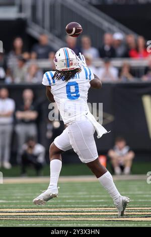 Winston-Salem, North Carolina, USA. September 2024. Mississippi Rebels Tight End DAE'QUAN WRIGHT (8) macht einen Fang während des ersten Viertels des Wake Forest Demon Deacons vs Ole Miss Rebels NCAA-Fußballspiels im AlLegacy Stadium in Winston-Salem, NC am 14. September 2024. (Kreditbild: © Cory Knowlton/ZUMA Press Wire) NUR REDAKTIONELLE VERWENDUNG! Nicht für kommerzielle ZWECKE! Stockfoto