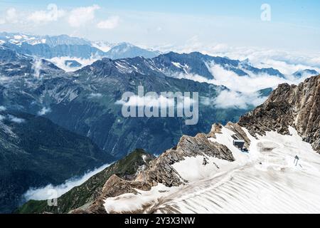 Kaprun, Österreich. 11. Juli 2024. „Zell am See, Kapruner Bergbecken, Kaprun, Österreich. Mooserboden, Wasserfallboden, Urlaub, Wanderer, Touristen, Stockfoto