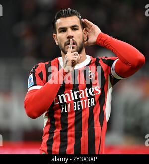 Mailand, Italien. September 2024. Theo Hernandez feiert sein Tor während eines Fußballspiels der Serie A zwischen dem AC Mailand und Venedig am 14. September 2024 in Mailand. Quelle: Alberto Lingria/Xinhua/Alamy Live News Stockfoto