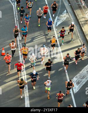 Sydney, Australien. September 2024. Die Teilnehmer laufen während des Sydney Marathons 2024 in Sydney, Australien, am 15. September 2024. Quelle: Ma Ping/Xinhua/Alamy Live News Stockfoto