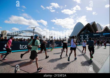 Sydney, Australien. September 2024. Die Teilnehmer laufen während des Sydney Marathons 2024 in Sydney, Australien, am 15. September 2024. Quelle: Ma Ping/Xinhua/Alamy Live News Stockfoto