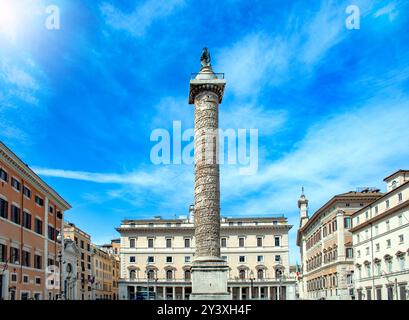 Säule des Marcus Aurelius in Rom, Italien - römische Siegessäule auf der Piazza Colonna, Rom, Stockfoto