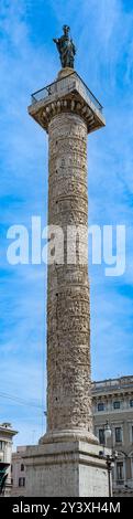 Säule des Marcus Aurelius in Rom, Italien - römische Siegessäule auf der Piazza Colonna, Rom, Stockfoto