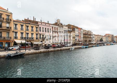 Sete, Frankreich - 19. Oktober 2019: Bewölkter Tag am malerischen Ufer von Sete. Stockfoto