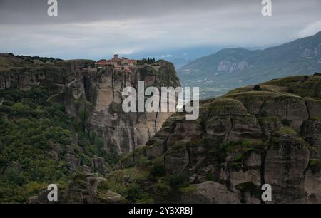 Klöster in meteora kalampaka auf dem Sandsteingrat. Heiliges Kloster heiliger. Stephen, kalabaka Griechenland Stockfoto