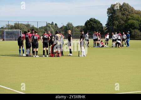 Männer-Hockey auf Vereinsebene, Team Talks, Warwick, Warwickshire, UK Stockfoto