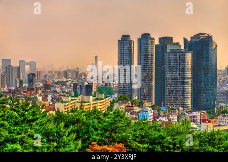 Skyline von Seoul vom Namsan Mountain Park in Südkorea Stockfoto
