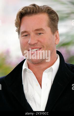 Val Kilmer beim Photocall zum Kinofilm Kiss Kiss Bang Bang auf dem Festival de Cannes 2005 / 58. Internationale Filmfestspiele von Cannes am Palais des Festivals. Cannes, 14.05.2005 *** Val Kilmer beim Fotobesuch zum Film Kiss Kiss Bang Bang beim Festival de Cannes 2005 58 Internationale Filmfestspiele Cannes im Palais des Festivals Cannes, 14 05 2005 Foto:xD.xBedrosianx/xFuturexImagex bang 5502 Stockfoto