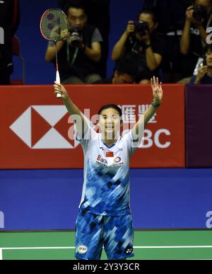 Hongkong, China. September 2024. Han Yue aus China feiert nach dem Finale der Frauen gegen Putri Kusuma Wardani aus Indonesien beim Badminton-Turnier der Hong Kong Open 2024 in Hongkong, China, am 15. September 2024. Quelle: Lo Ping Fai/Xinhua/Alamy Live News Stockfoto