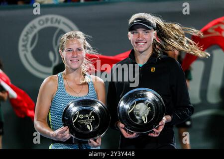 Monastir, Gouvernement Monastir, Tunesien. September 2024. Monastir, Tunesien, 14. September 2024. Anastasia Zakharova aus Russland und Alina Korneeva aus Russland erhalten am Ende des Endspiels der Frauen bei den Jasmin Open ihren zweiten Platz. Das Profi-Tennisturnier der Frauen findet vom 9. Bis 15. September 2024 im Magic Hotel Skanes in Monastir, Tunesien statt (Credit Image: © Hasan mrad/IMAGESLIVE Via ZUMA Press Wire) NUR REDAKTIONELLE VERWENDUNG! Nicht für kommerzielle ZWECKE! Stockfoto