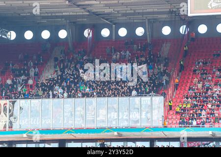 Enschede, Niederlande. September 2024. ENSCHEDE, Stadion Grolsch Veste, 14-09-2024, Saison 2024/2025, niederländischer Eredivisie Football während des Spiels Twente - PEC PEC Zwolle Supporters Credit: Pro Shots/Alamy Live News Stockfoto