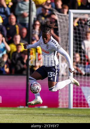 Brandon Thomas-Asante von Coventry City im Einsatz während des Sky Bet Championship Matches in der Vicarage Road, Watford. Bilddatum: Samstag, 14. September 2024. Stockfoto