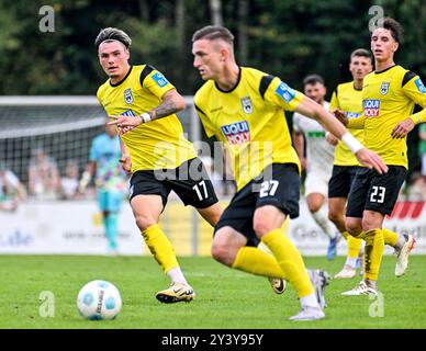 05.09.2024, GW-tec Arena, Dinkelscherben, GER, FSP FC Augsburg vs SSV Ulm 1846, im Bild Niklas K?lle/Koelle (SSV Ulm, #17), Niklas Kolbe (SSV Ulm, #27), Max Julian Brandt (SSV Ulm, #23) Foto ? Die nordphoto GmbH/Hafner DFL-Vorschriften verbieten die Verwendung von Fotos als Bildsequenzen und/oder Quasi-Video Stockfoto