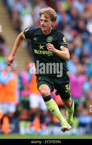 Manchester, Großbritannien. September 2024. Mads Roerslev aus Brentford während des Spiels Manchester City FC gegen Brentford FC English Premier League im Etihad Stadium, Manchester, England, Großbritannien am 14. September 2024 Credit: Every Second Media/Alamy Live News Stockfoto