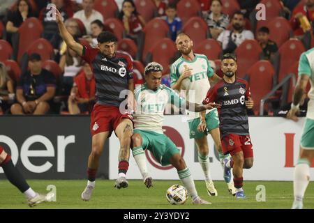 Toronto, Kanada. September 2024. Toronto, Ontario, Kanada, 14. September 2024, Dani Pereira #6 des Austin FC kämpft gegen Jonathan Osorio #10 des Toronto FC beim Major League Soccer Spiel zwischen Toronto FC und Austin FC im BMO Field. (Foto: Indrawan Kumala/SIPA USA) Credit: SIPA USA/Alamy Live News Stockfoto