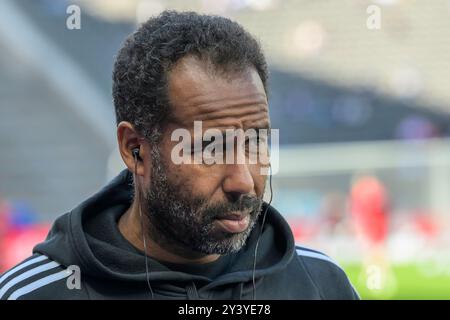 Deutschland, Berlin, Fussball, Hertha BSC vs Fortuna Düsseldorf, 2. Bundesliga, Olympiastadion, 15.09.2024, Daniel Thioune (F95 Düsseldorf - Trainer), dfl dfb-Vorschriften verbieten jede Verwendung von Fotografien als Bildsequenzen und/oder Quasi-Video, Stockfoto