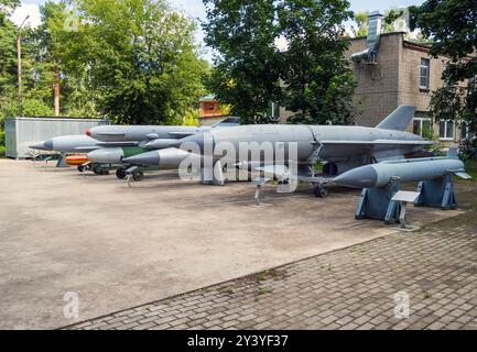 Dubna, Russland - 22. August 2023: Straßenausstellung des Museums für die Geschichte der Kreuzfahrtraketen, Dubna, Region Moskau Stockfoto