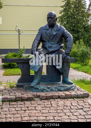 Dubna, Russland - 22. August 2023: Denkmal für M.G. Meshcherjakow, Stadt Dubna, Region Moskau Stockfoto