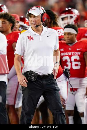 Houston, USA. September 2024. WILLIE Fritz, Cheftrainer der Houston Cougars, läuft am 14. September 2024 im TDECU Stadium in Houston, Texas, die Seitenlinie des Spiels zwischen den Rice Owls und den Houston Cougars. Die Houston Cougars besiegten die Rice Owls mit 33:7. (Foto: Jerome Hicks/SIPA USA) Credit: SIPA USA/Alamy Live News Stockfoto