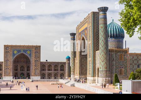 Registan-Platz mit Madrasahs: Ulugh Beg, Tilya-Kori und Sher-Dor in Samarkand Stockfoto