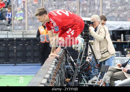 Berlin, Deutschland. September 2024. 15.09.2024, Berliner Olympiastadion, Berlin, DEU, DFL, 2. FBL, Hertha BSC vs. Fortuna Düsseldorf, im Bild 0:1 durch Dawid Kownacki (Fortuna Düsseldorf #24), DFL - Bestimmungen verbieten jede Verwendung von Fotografien als Bildsequenzen und/oder Quasi-Video Foto: Jürgen Engler/nordphoto GmbH/dpa/Alamy Live News Stockfoto