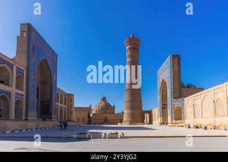 Panoramablick auf POI Kalan - ein islamischer religiöser Komplex rund um das Kalan Minarett in Buchara, Usbekistan dieses Bild zeigt den berühmten Kal Stockfoto