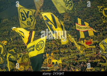 Die gelbe Wand im Signal Iduna Park, GER BVB Borussia Dortmund 09 vs. 1. FC Heidenheim, Fussball, Bundesliga, Spieltag 3, Saison 2024/2025, 13.09.2024 DFB/DFL-VORSCHRIFTEN VERBIETEN DIE VERWENDUNG VON FOTOGRAFIEN ALS BILDSEQUENZEN UND/ODER QUASI-VIDEO, FOTO: EIBNER-PRESSEFOTO/FABIAN FRIESE Stockfoto