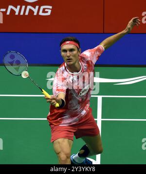 Hongkong, China. September 2024. Viktor Axelsen tritt im Finale der Männer zwischen Lei Lanxi aus China und Viktor Axelsen aus Dänemark beim Badminton-Turnier der Hong Kong Open 2024 in Hongkong, China, am 15. September 2024 an. Quelle: Lo Ping Fai/Xinhua/Alamy Live News Stockfoto