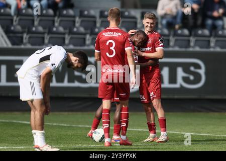 Eupen, Belgien. September 2024. Essevees Spieler feiern nach dem Sieg eines Fußballspiels zwischen KAS Eupen und Zulte Waregem in Eupen am vierten Tag der Saison 2024-2025 der zweiten Liga der Challenger Pro League der belgischen Meisterschaft, Sonntag, den 15. September 2024. BELGA FOTO BRUNO FAHY Credit: Belga News Agency/Alamy Live News Stockfoto