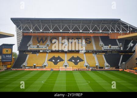 Wolverhampton, Großbritannien. September 2024. Eine allgemeine Ansicht des Molineux Stadions vor dem Spiel Wolverhampton Wanderers FC gegen Newcastle United FC English Premier League im Molineux Stadium, Wolverhampton, England, Vereinigtes Königreich am 15. September 2024 Credit: Every Second Media/Alamy Live News Stockfoto